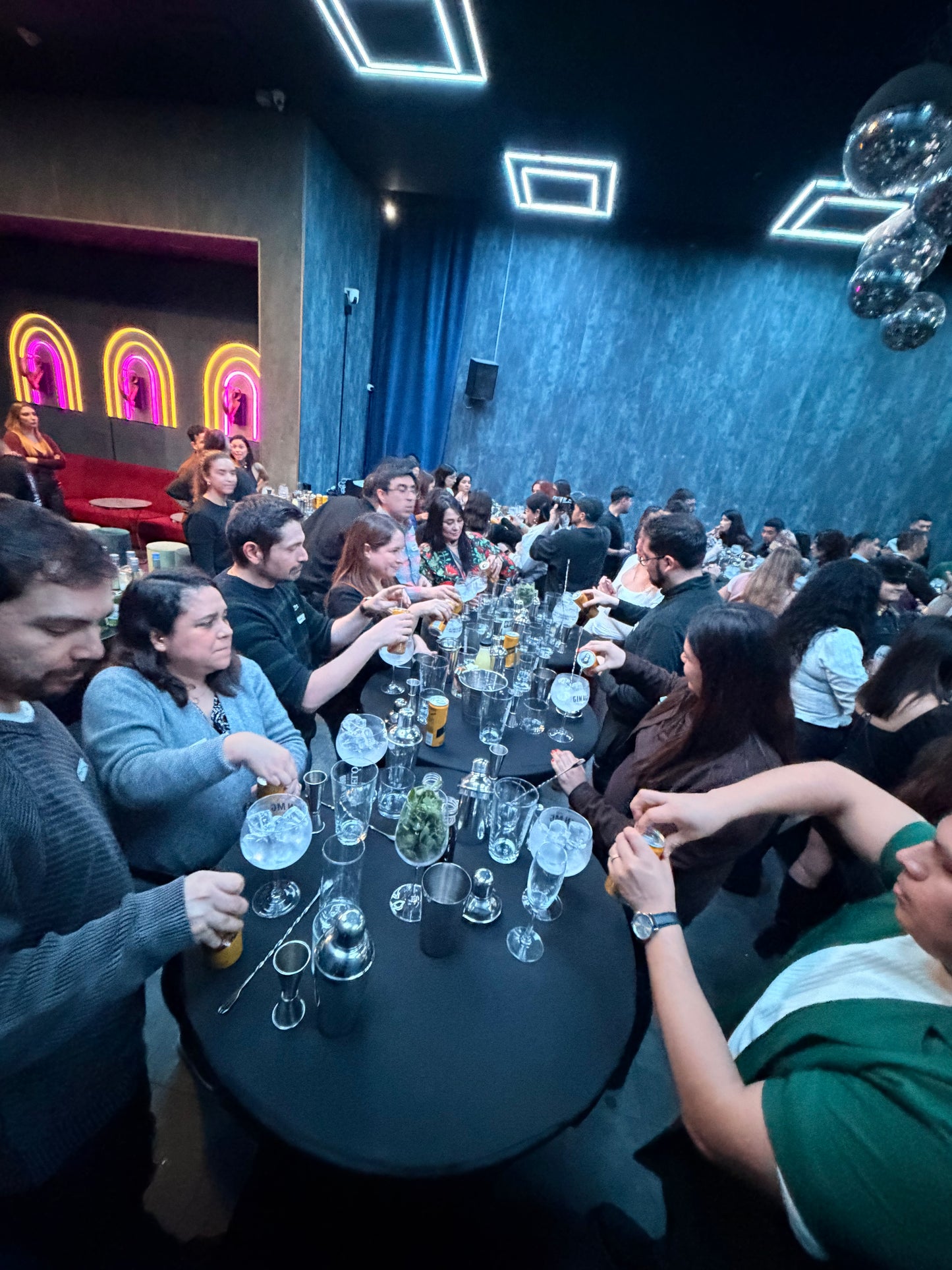 clase de coctelería + fiesta
